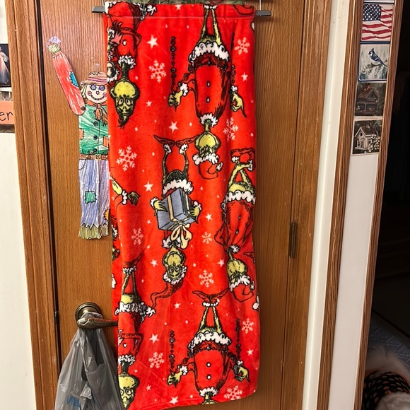 Red the grinch who stole Christmas blanket